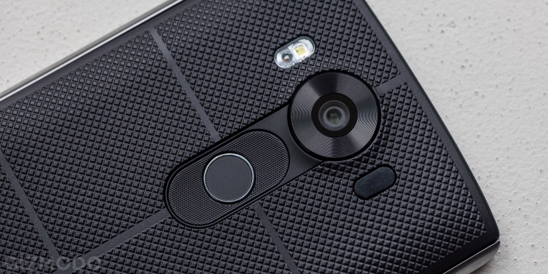 Illustration for article titled LG's V10 Smartphone Is One Big Handful of Weird, But I Kind Of Love It